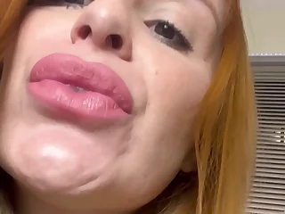 Maisa Pravo em Fumar, Cuspir, Humilhação, Pés JOI, Legendado - Gratis